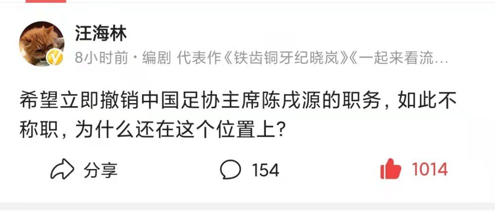 跟在后面的，还有两位万龙殿的士兵，他们两人一共扛着一条足有碗口粗、至少有七八百斤重的铁链。